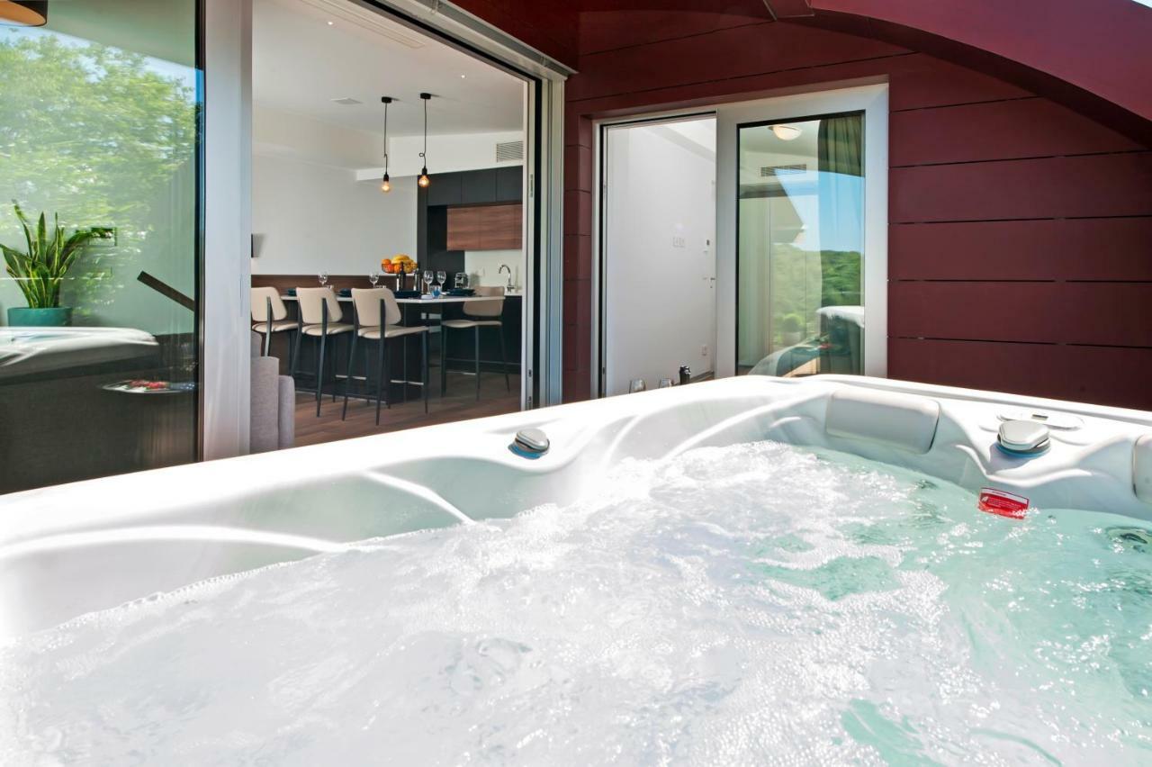 The Q Superior - A Penthouse With Jacuzzi And Sauna Appartamento Rovigno